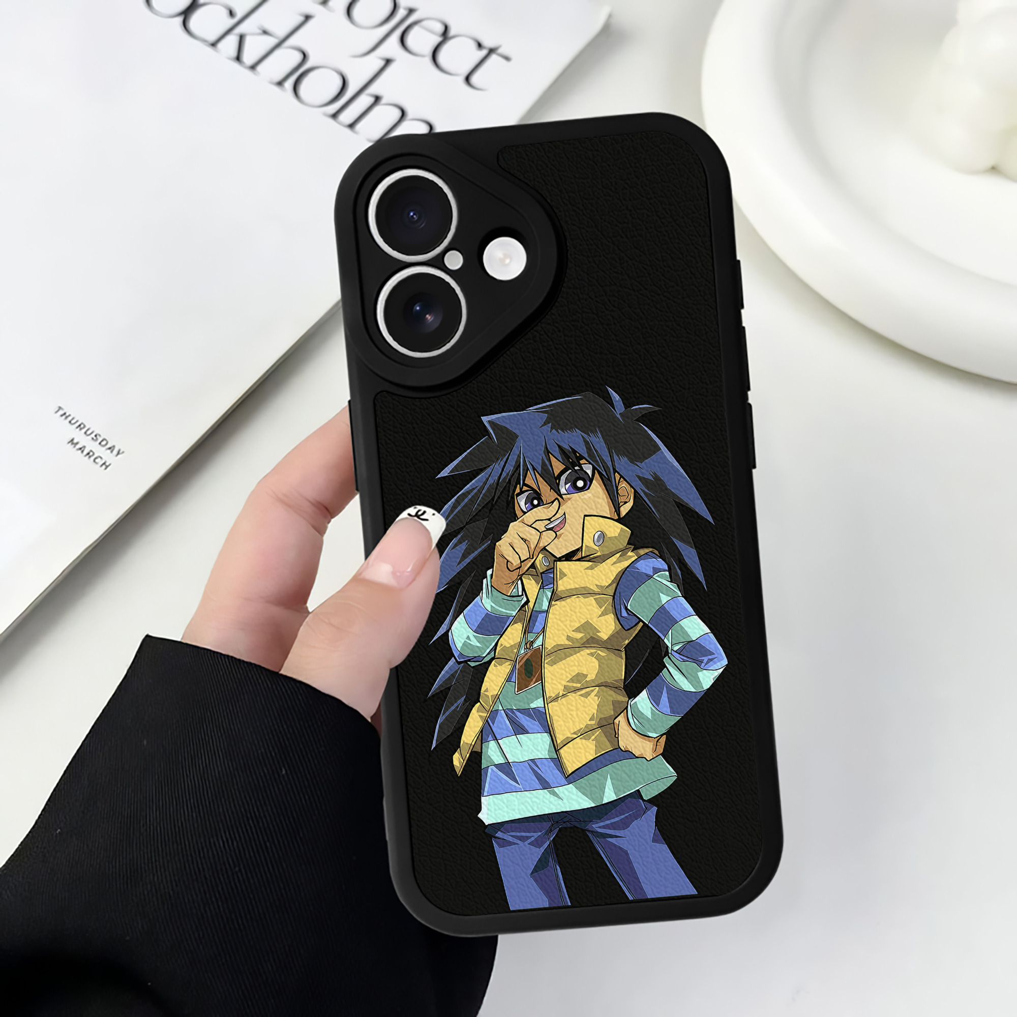 （画像用） 遊☆戯☆王 Yu-Gi-Oh! 【iPhone 16シリーズ対応】シリコンスマホケース（レザー調） 材質：シリコン